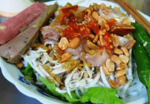 Tương ớt xào Hội An ăn với bún mắm Đà Nẵng