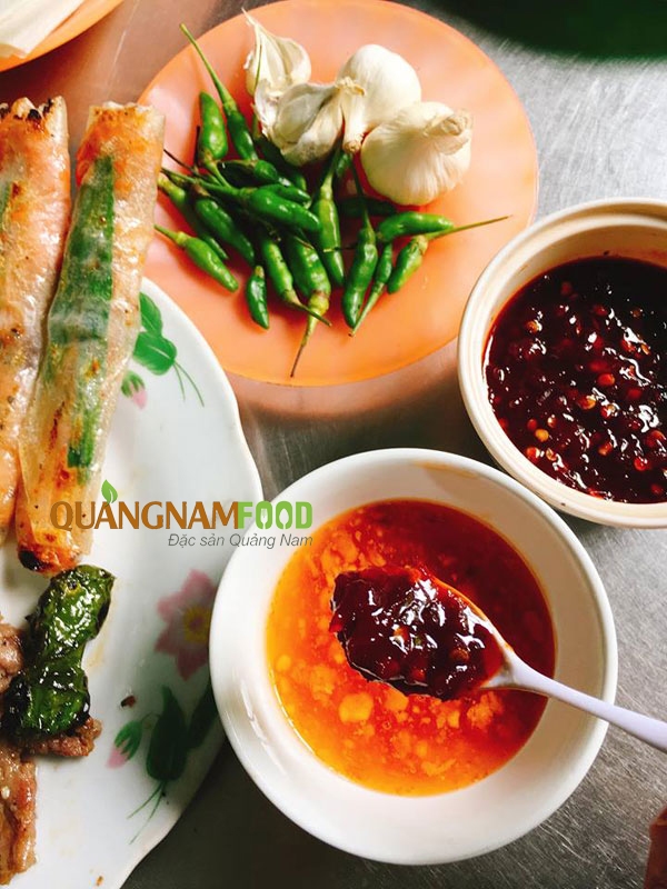 Tương ớt xào Hội An ăn với ram cuốn