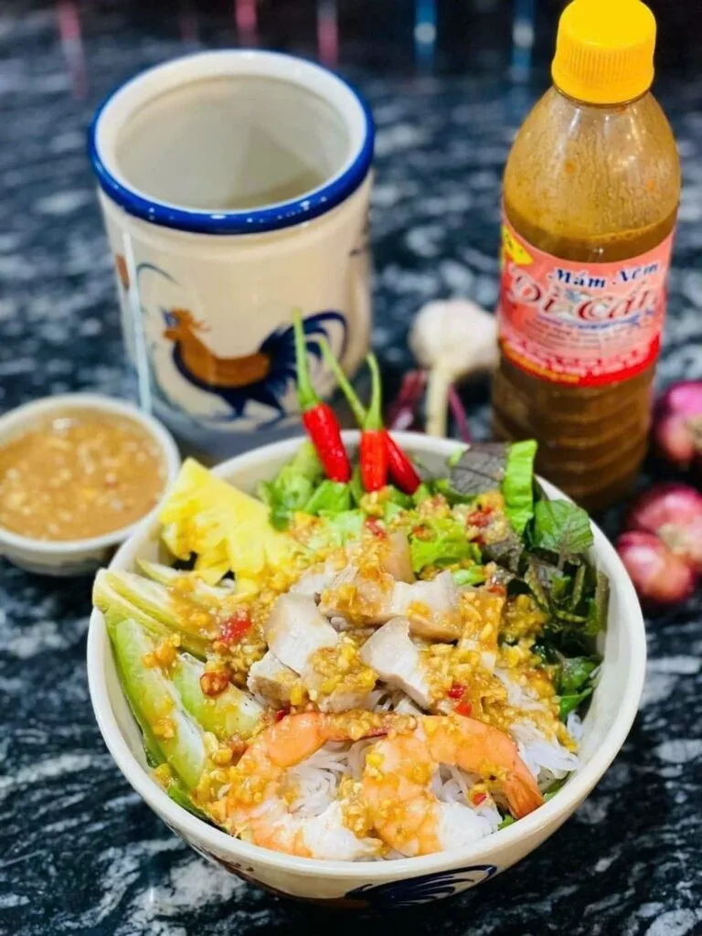 Món bún mắm nêm