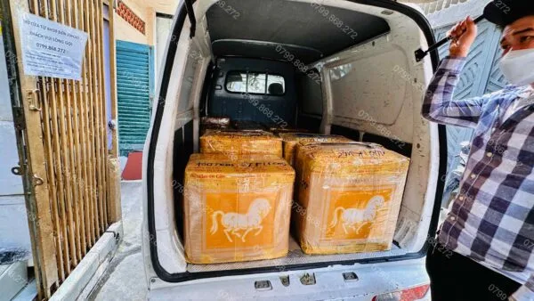 vận chuyển mắm nêm Dì Cẩn đến khách hàng