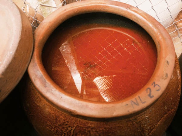 Nước mắm ủ trong lu